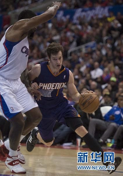 记者：帕尔默因赛前热身受伤被撤下首发，埃斯特旺入替